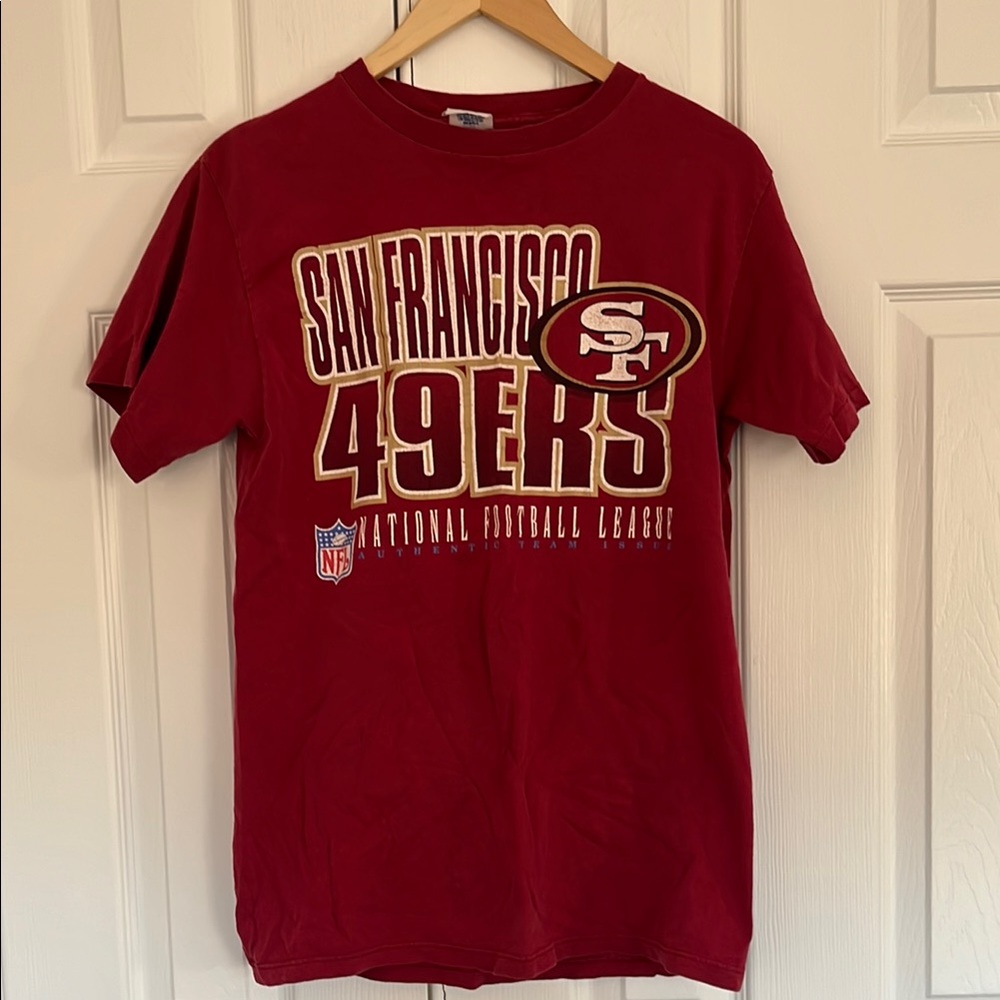 San Francisco 49ers Maroon T-Shirt. Size small.